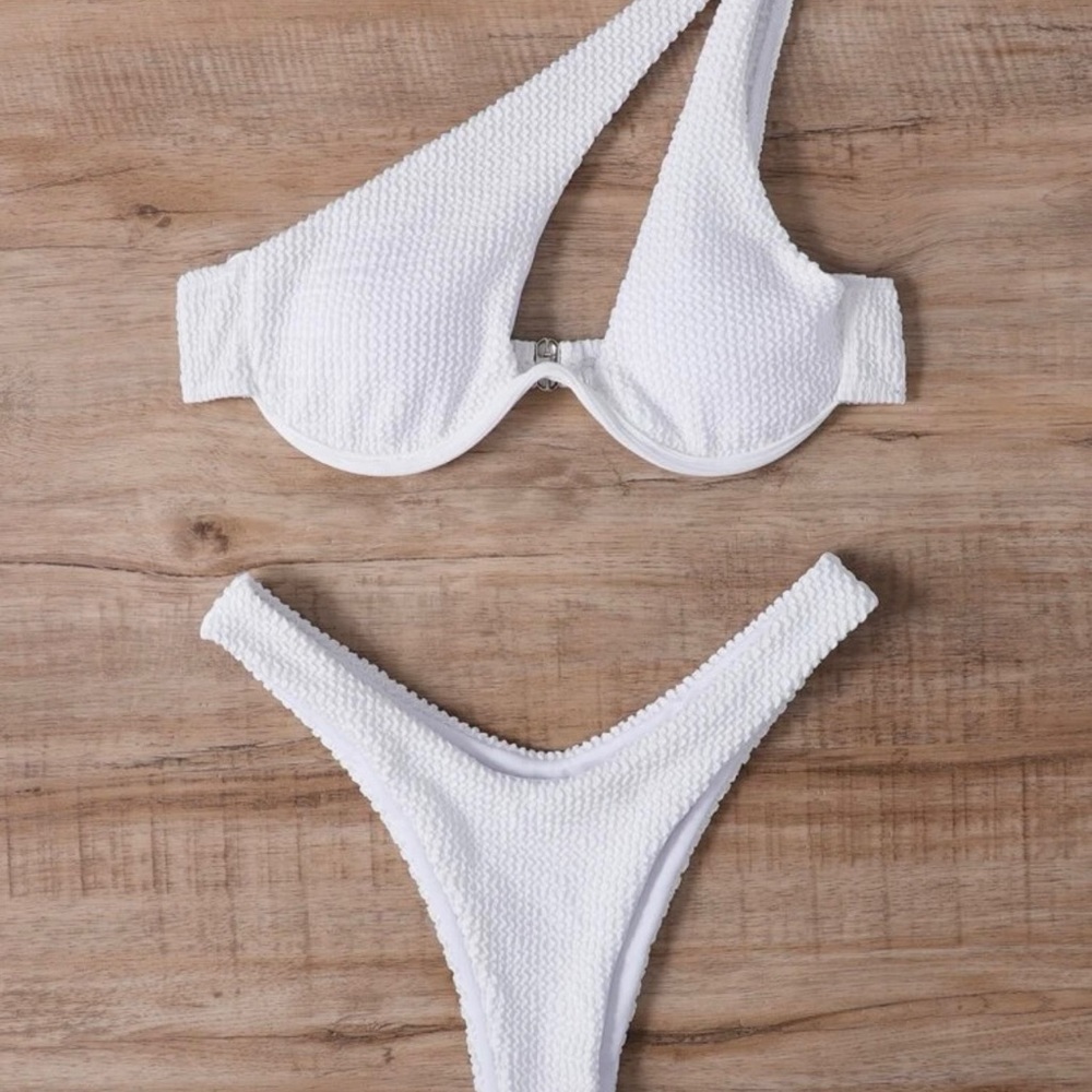 white bikini - Picture 2 of 6